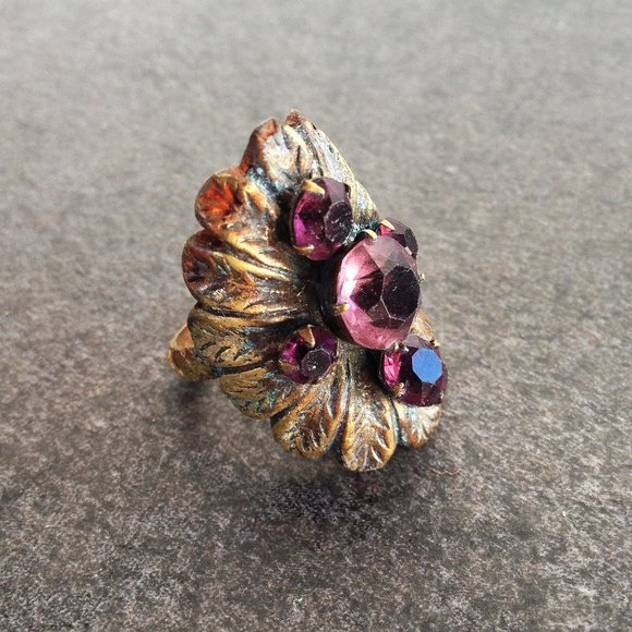 Vintage 20's Fancy Brass Ring - Picture 2 of 8